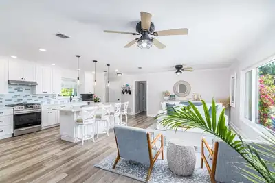 Image de Gorgeous Coastal Home w/Pool - Steps to Restaurants - 10 Mins to Beach!