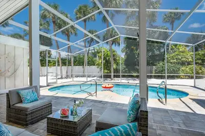 Image de Vacation in Paradise at 'Sunkissed Pool Home', Fully Renovated, Pet Friendly, Heated Pool