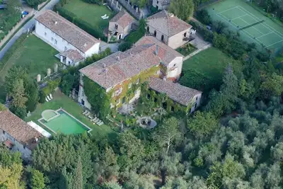 Image de Nouveau! Spacieuse villa toscane, lieu exclusif avec piscine, chapelle et courts de tennis