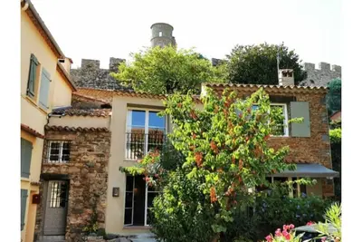 Image de Beautiful newly renovated  village house under the castle & near to the beaches!