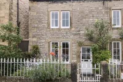 Image de White Swan Cottage, pet friendly, with open fire in Youlgreave