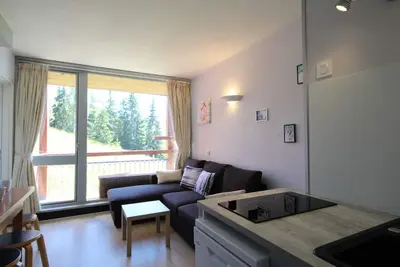 Image de Appartement rénové 4/5 pers. Vue depuis balcon, proche commerces, Tv & linge éco-responsable