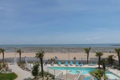 Image de Superbe appartement pour 6 avec balcon, piscine chauffée et accès direct plage à La Tranche