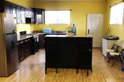 Image de Lovely 2 Bedroom Apartment In A Safe And Child Friendly Neighborhood