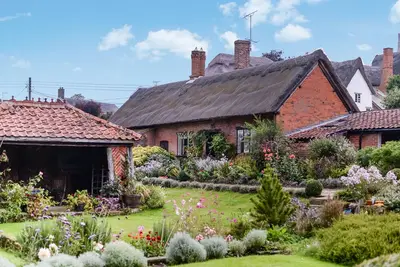 Ayres End Studio - Thatched cottage sleeping two guests