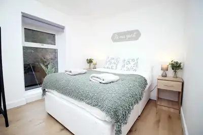 Image de Alma Cottage Rhondda Valley by StayStaycations