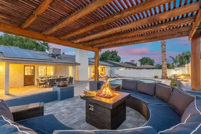 5br w/4 Kings•Pool•Fire Pit•Bbq Grill•Yard Games