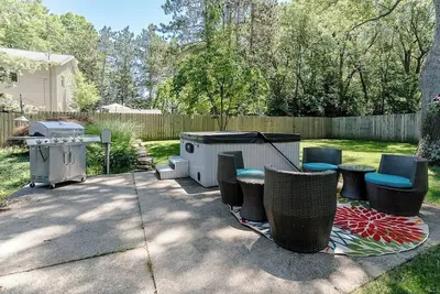 Image de 3 Bed - Outdoor living with hot tub near beaches
