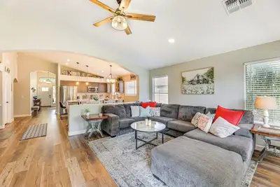 Image de Centrally Located Gilbert Home: Patio & Grill!