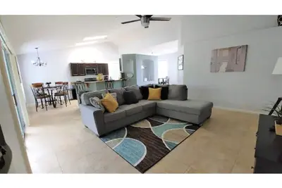 Image de 4 Beds 3 Baths Tranquil Stay!