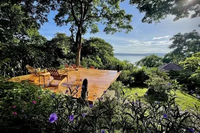 Image de 2 private casitas & 1 private bedroom in front of the Laguna de Apoyo