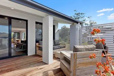 Image de Once Upon a Tide, this opulent home is nestled in Narrawallee and has everything you need.
