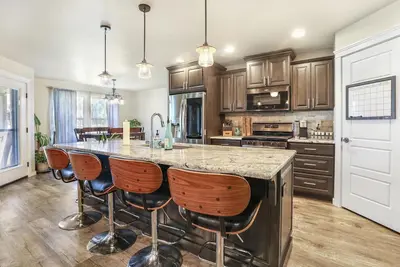 Image de ✨ New, Desirable location in Broadmoor Subdivision