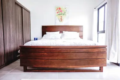 Image de Just 5 minutes from airport with pool and guarded.
