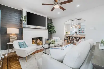 Image de Stunning renovation, Beach Block, walk to everything!