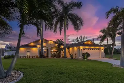 Image de Peaceful waterfront Sw Cape Coral home with pool