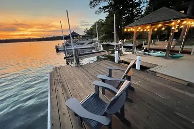 Image de Lakefront Townhome with Stunning Sunsets – StillWaters on Lake Martin