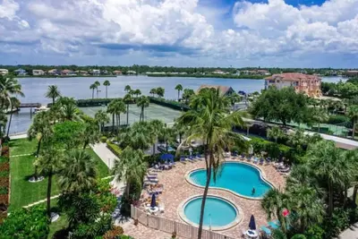 Image de Updated Condo- Harbor Tower- 5 min walk to beach!