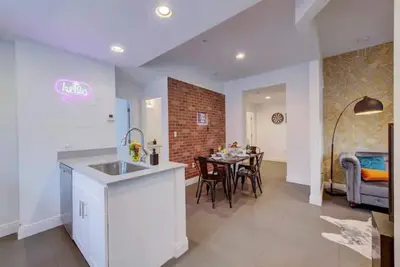 Image de Urban Vintage Apt 2br\/3ba - Wynwood near Airport!