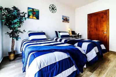 Image de New Home, Security, King Bed, Wheelchair Access, WiFi, Hot tub