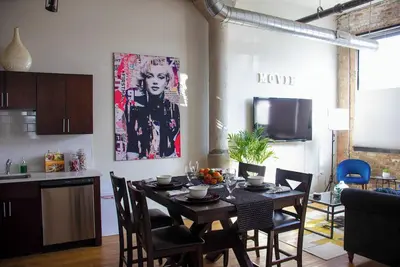 Image de Luxéry Stay \"Hollywood\" Downtown/McCormick/WinTrust Area