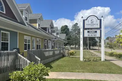 Image de Wheelhouse Inn #1
