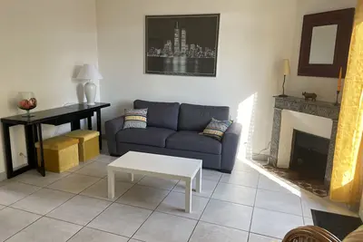 Image de T3 refait Ă neuf avec terrasse et parking
