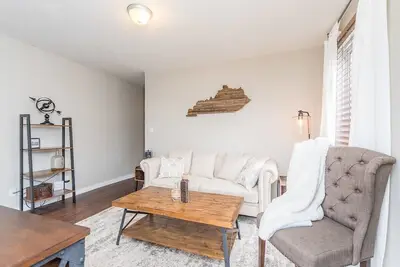 Image de This house is a 2 bedroom(s), 1 bathrooms, located in Frankfort, Ky.