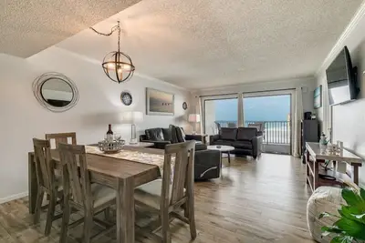 Image de Modern Beachfront condo overlooking Mad Beach