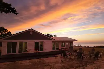 Image de Promise Point, Bay Front home with dock 3br 2ba surrounded by water