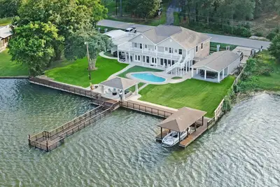 Image de Waterfront retreat on quiet cove - Sleeps 20