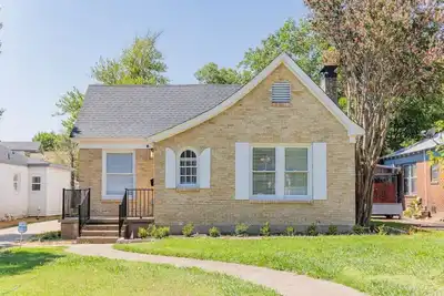 Image de Historic home in the ❤️ of Dallas (M-Streets)