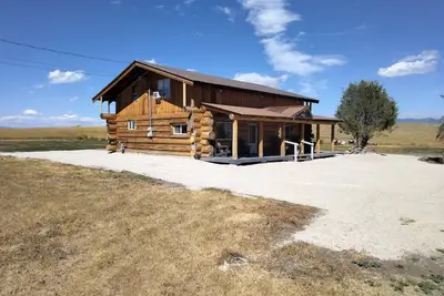 Image de Log Farmhouse, tranquility by Lone Pine - 6 mins from Downtown!