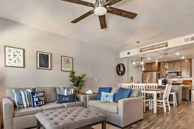 Image de 1 Bed/1 Bath on Each of Three Floors, <1 Mile from Payette Lake & Dog Friendly!