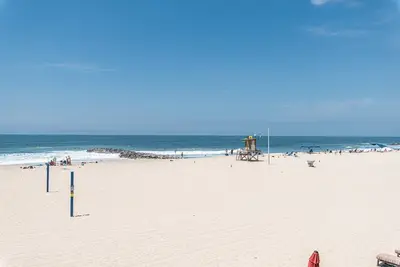 Image de Just Listed! Beach Front Vacation Home | Incredible Views | Super Central - No Car Needed!