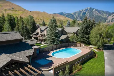 Image de 2br+loft Townhome @ base of Dollar Mtn. ski area; hot tub & pool