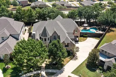 Image de Luxurious 5 Br w\/ Resort Style Pool & Theater Room in Murphy