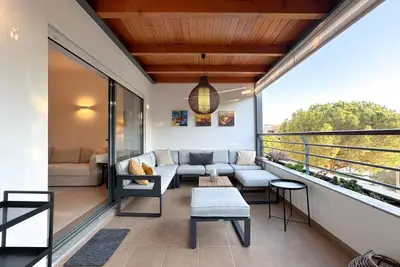 Image de Modern flat in gated complex with pool