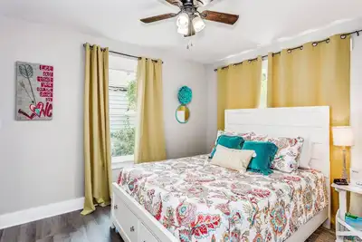 Image de Pet Friendly Historic East Hill Cottage - Charming 2bd/1bath Home with Fast Wifi