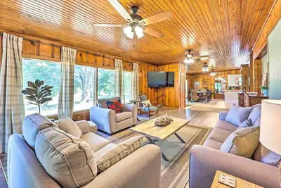 Image de 'Lochview Lodge' Idyllic Farmhouse in Grove!