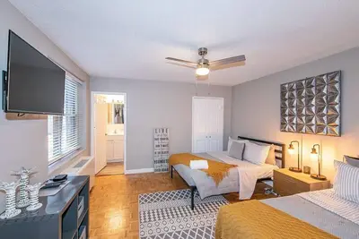 Image de Downtown Condo Walk to Mercedes Stadium and Coca-Cola