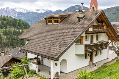 Image de Bolser Apartment Piz da Peres\" avec vue sur les montagnes, jardin et Wi-Fi.
