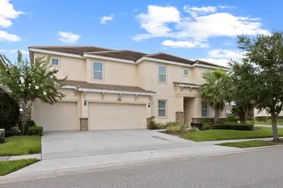 Image de Luxury 13 Bedroom Disney Villa Pool Spa Game Room Wi-Fi by RedAwning