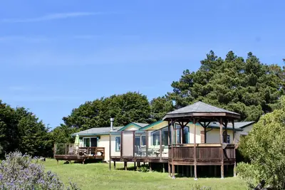 Beautiful Mendocino Coast Oceanfront Home on the Bluffs West of Hwy 1