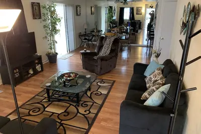 Image de Serene 3 bedroom condo w\/2 pools and hot tub near River and Casinos