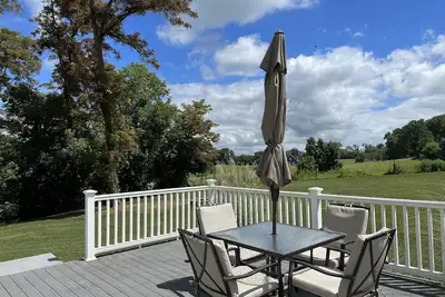Image de Private and charming 5 bedroom home 15 minutes from campus!