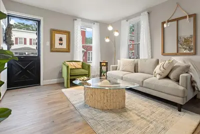 Image de Sunshine House -Cheerful 2br\/2. 5Bath Detached Home
