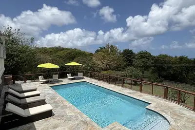 Image de Private 3 Bedroom Villa, w\/large pool & 3 minute walk to the beach!