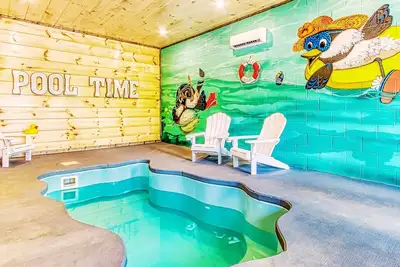 Image de ✨Mighty Chickadee✨ Indoor Pool, Hot Tub, Pool Table, Firepit, A+ Views, Dogs Ok