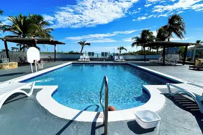 Image de Easy Walk to Ocean & Pool! Renovated Hillside Studio at Hideaways Resort